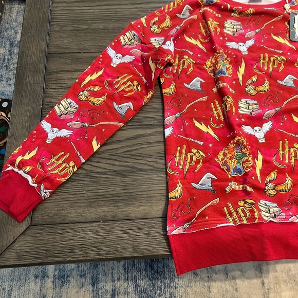 NWT Bums and Roses Harry Potter Back to Hogwarts Red Unisex Oversized Crew Neck - Picture 3 of 10